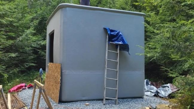 The innovative inflatable system for building concrete houses in less than an hour