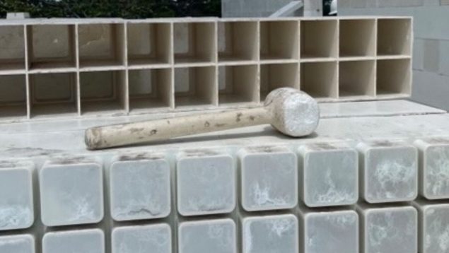 The brick that will change construction: it builds walls faster without using concrete.